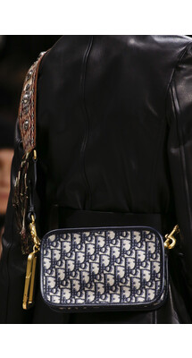 Details Christian Dior , Details Dior Fall 2018 Ready-to-Wear , Детали показа Кристиан Диор , Детали показа Диор осень зима 2018 , Fashion show , неделя моды в Париже , PFW , Мария Грация Кьюри , Mainstyles